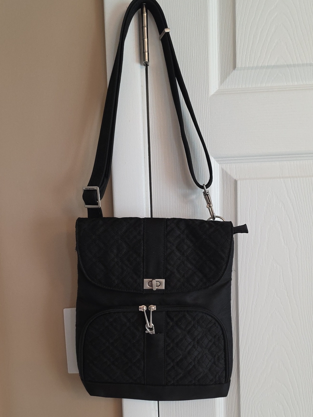 Travelon Anti-theft Black Trim Teal Interior Crossbody (Fits An Ipad)
